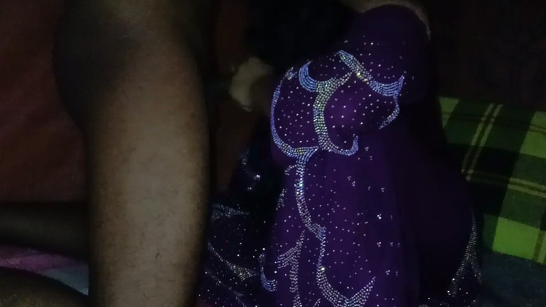 Deshi women: Hintli köylü kız üvey erkek kardeşi tarafından sıkı amcık sikiliyor, desi...