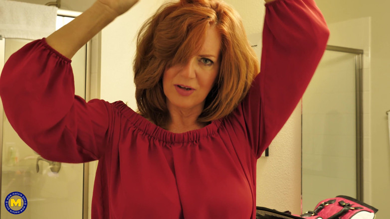 Mature NL: Naughty MILF Andi James flashing her pussy in public