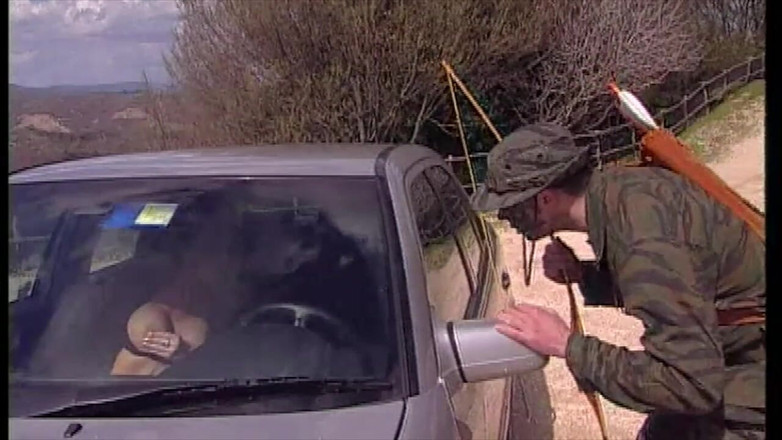 Inthe MILF room: Pelacur Itali ini menghisap dan mengambil ayam jantan empat pemburu