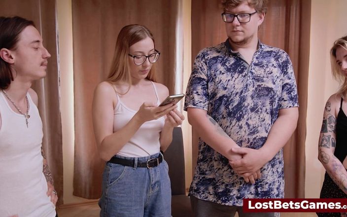 Lost Bets Games: Strip sillas musicales con Angelina Mary Dean y Maks