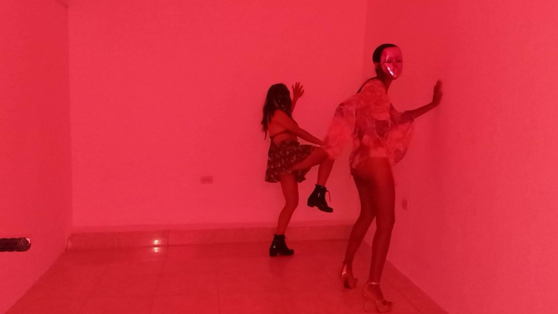 Martin13: Найкращі друзі збираються разом, щоб зробити чуттєвий танець, показуючи вагіни