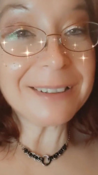Get to know this sexy MILF better.