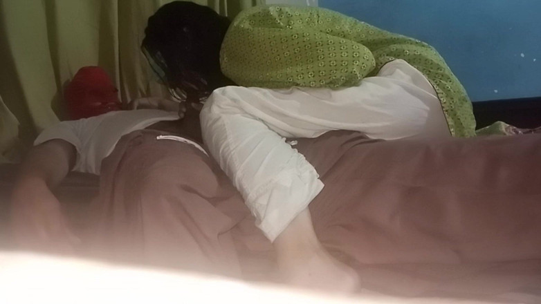 SHAKRATASNEEM: Adik tiri dientot habis-habisan sama abang tirinya di malam hari...