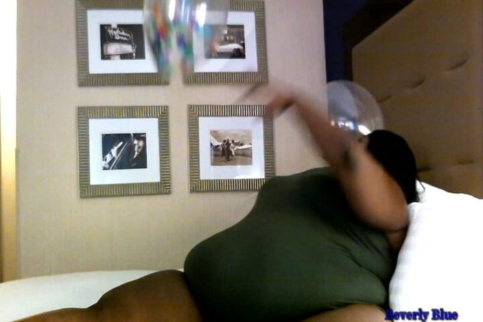 Beverly Blue: Beverly dan Balon Confetti