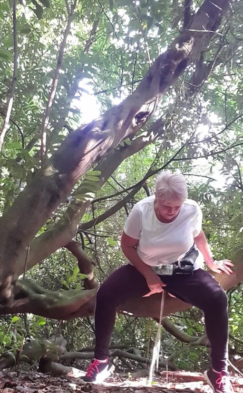 Uk Joolz: Ditangkap pendek berjalan-jalan di dalam hutan... Hanya terpaksa melanjutkan!