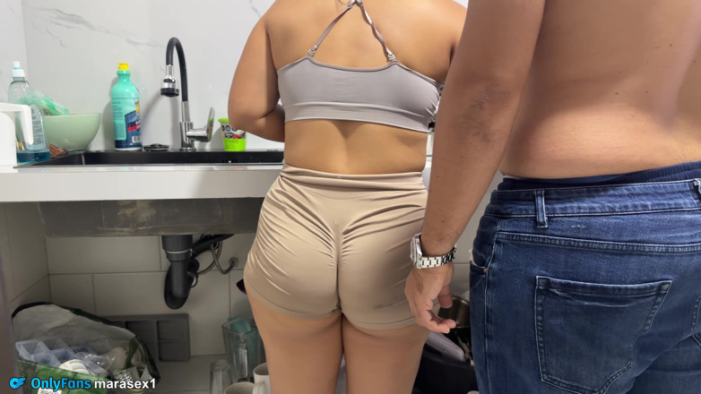 Pronoia Mey: Mature Stepmom of Grnan Ass Very Horny in the Kitchen