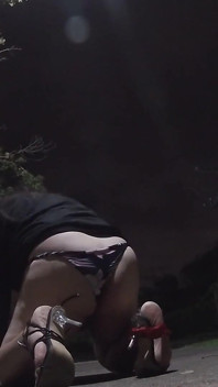 Sissy Matang Dengan Adentures Crossdressing Di Luar Rumah Pada Waktu Malam