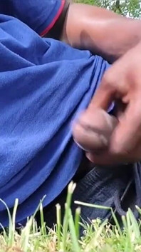 Nata4sex acariciando mi gran polla negra al aire libre hablar sucio