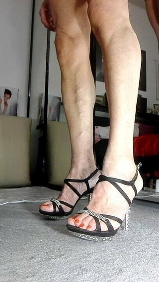 Marziascat: Podpatky a červené prsty Marzia