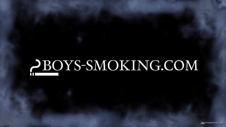 Boys Smoking: Ashton Kouř a mrtvička venku