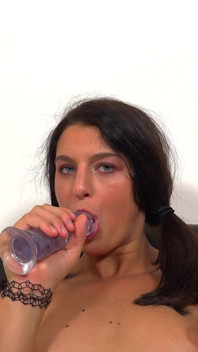 Sexy College Student Juliia Bates Her Pussy Completely Naked