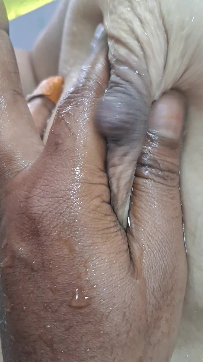 Catchybusty: Desi Chubby 23yr Old Girl Need Shower but Hardcore