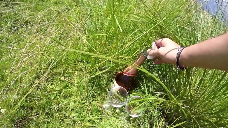 Real Porn Amateur: Un jeune couple allemand aime baiser dans la nature partout...