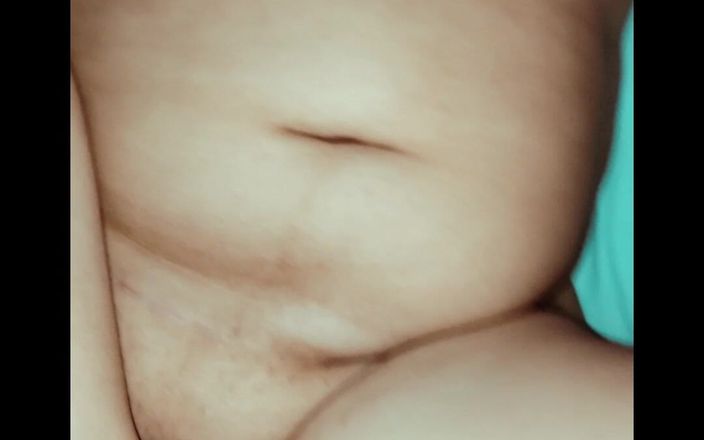 Love Foxi: Vibrator care mă fute tare în timpul suptului de pulă