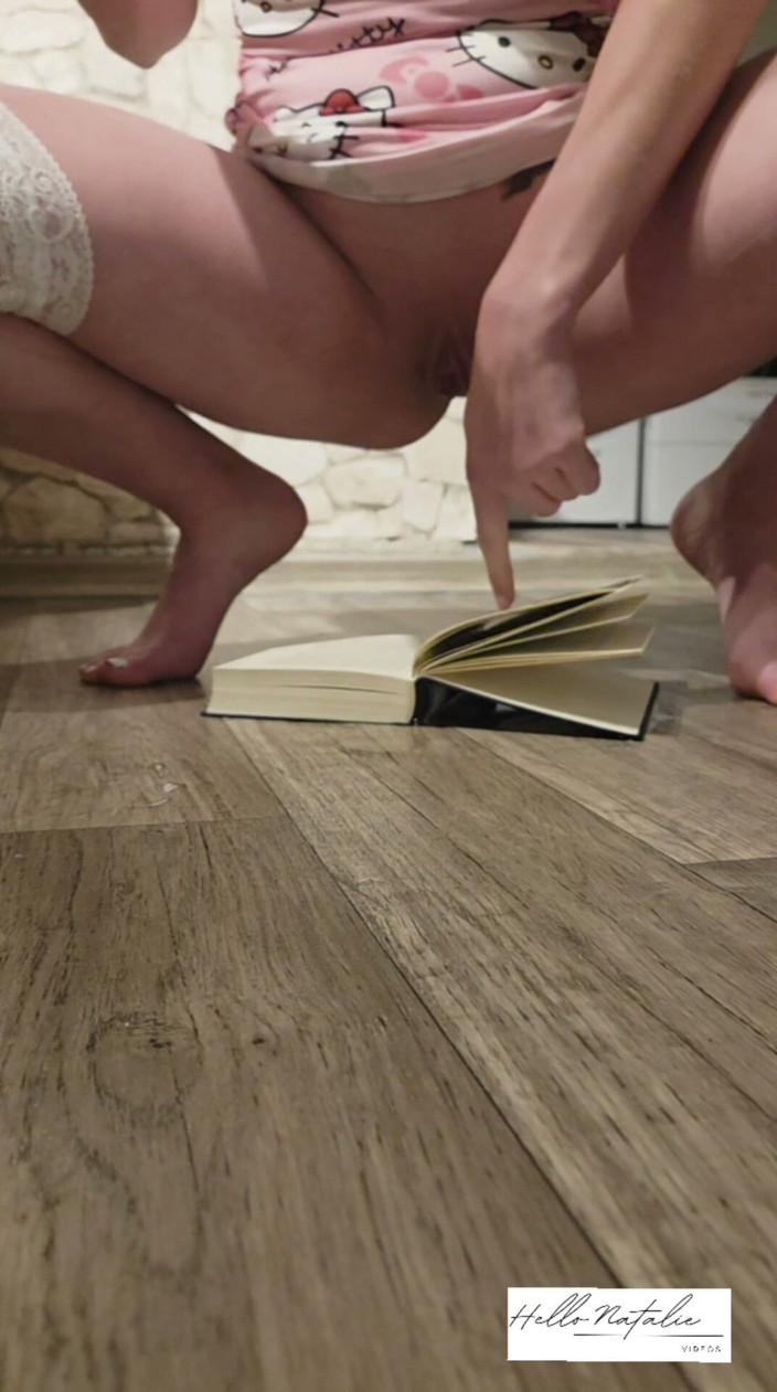 HelloNatalie: Sikanie: Pełna wiązka na stronach: Book Unrestrained Peed Full