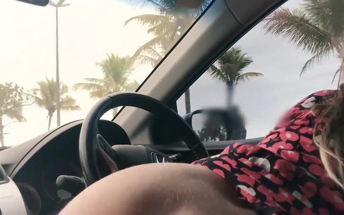 Screwdriverzz: Troc anal dans la voiture. Une MILF va loin et...