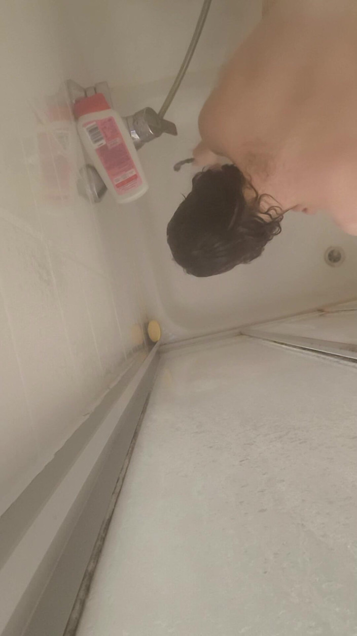 JanineLang: Orgasmo durante la doccia e la rasatura