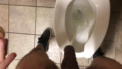 Arthur Eden aka Webcam God: Fetish Telur dan Kencing (4K)