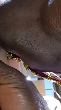 Tante seksi dengan kontol besar me mohon untuk didobel penetrasi