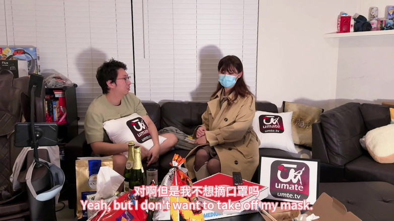 Chloe Lin: 亚洲骚货来我房间，把我骑到停不下来