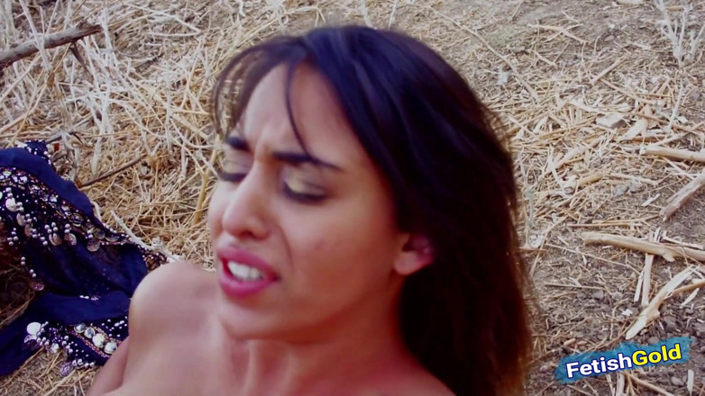 Fetish Gold: Sweet arab teen gets amazing pussy fuck outdoor