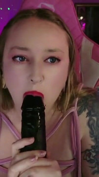 Zuig grote zwarte dildo