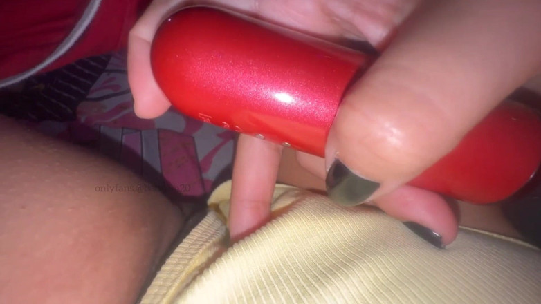 sofiasexxx: Joven latina encuentra un orgasmo excesiva con su juego