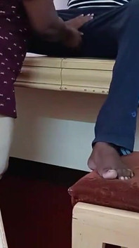 L'infermiera scopa con il paziente - test dello sperma