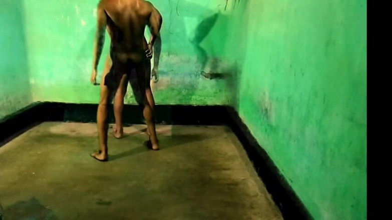 Desi Tits: Il vicino patrigno twink si scopa le tette storie di...