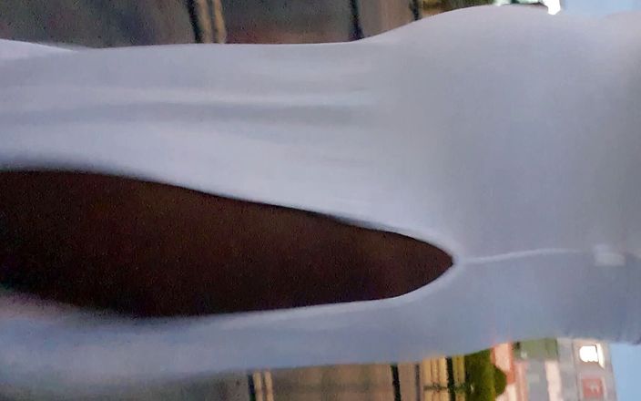 Lingeriemanx69: Vestido branco e caminhada na rua