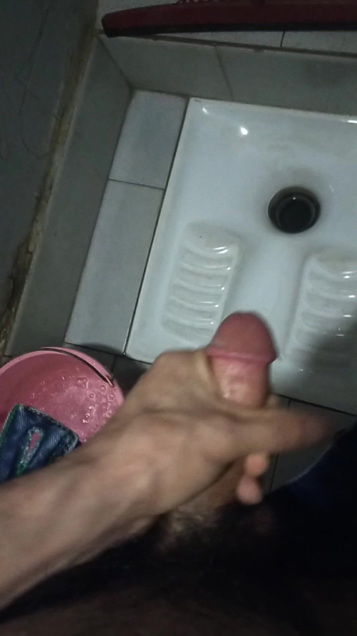 Morocco: Masturbation und Ejakulation im badezimmer