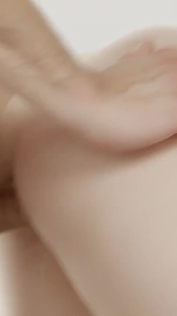 Erotique Sex: 하드코어 자지에 큰 엉덩이를 흔드는 오지는 빨간 머리 Jia Lissa