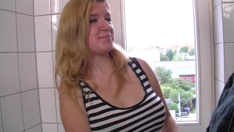 MMV films - The Original: In the bathroom with my housewife!