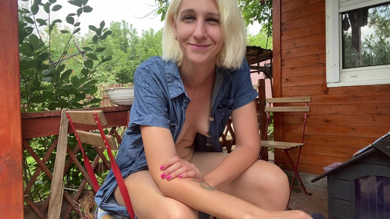 Cuteblonde666: Przerwa na kawę z paleniem, owłosiona cipka