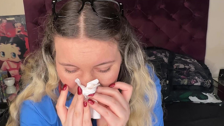 MissFFW: Sestra Ffw kouří nos a konečně dostane kýchání