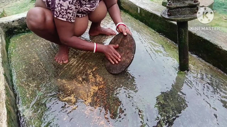 Nenika: Indiana fodeu sua buceta com um rolo