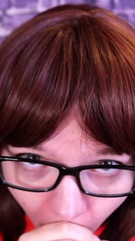 Velma überzeugt shaggy, tapfer zu sein