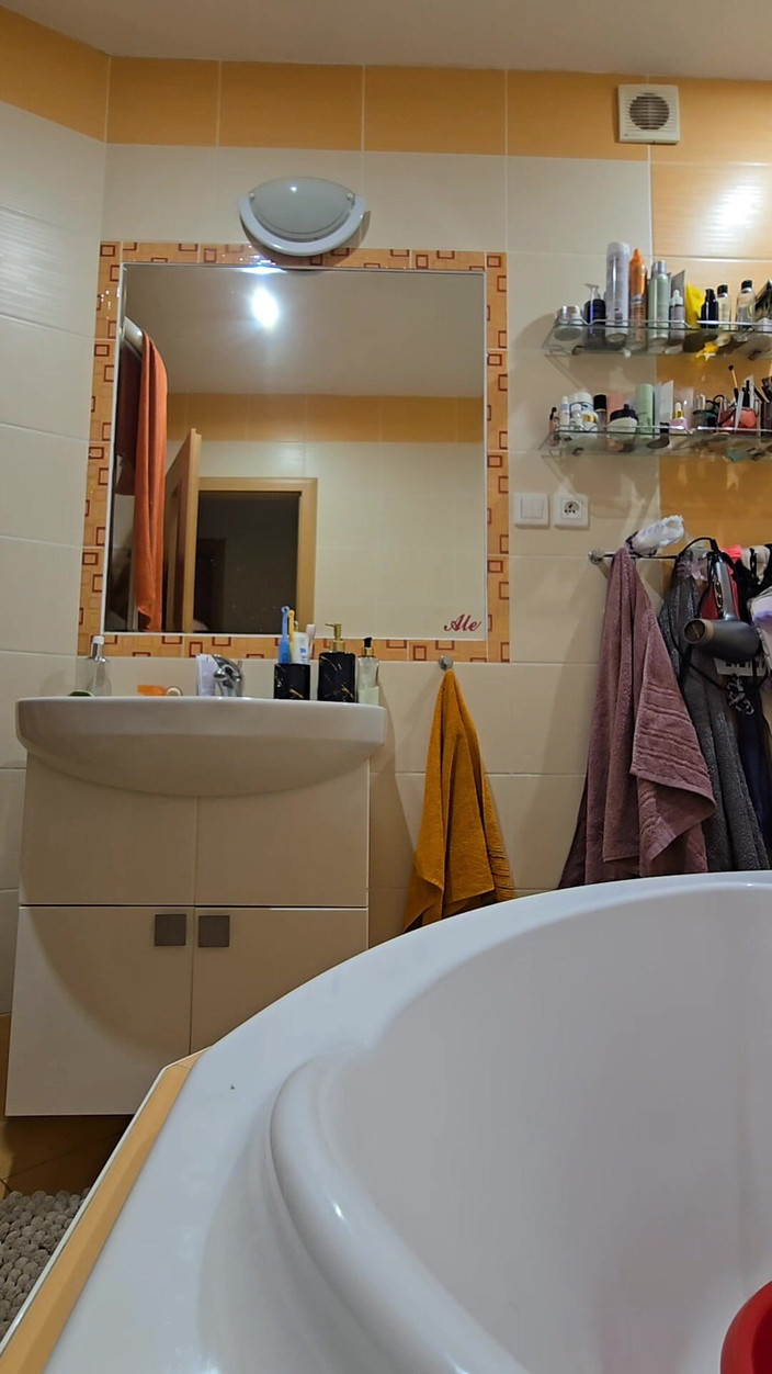 HNC Productions: Fofa Esposa Gordinha Com Grandes Seios Naturais Macios E Bunda...