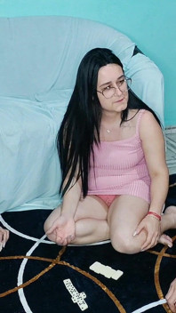L’amie De Ma Femme Expose Sa Culotte Pendant Le Match Et Me Fait M’exciter