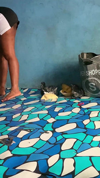 Mi vecino me invitó para un bonito lanzamiento .... Después del almuerzo ella fue a la cama desnuda