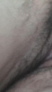 Bbw dívka masturbuje svou mokrou kundičku