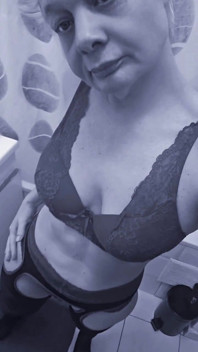 Sofy seksi matang