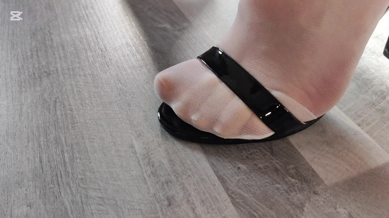 EricSkyMDH: New nylon pantyhose is inaugurated with a footjob