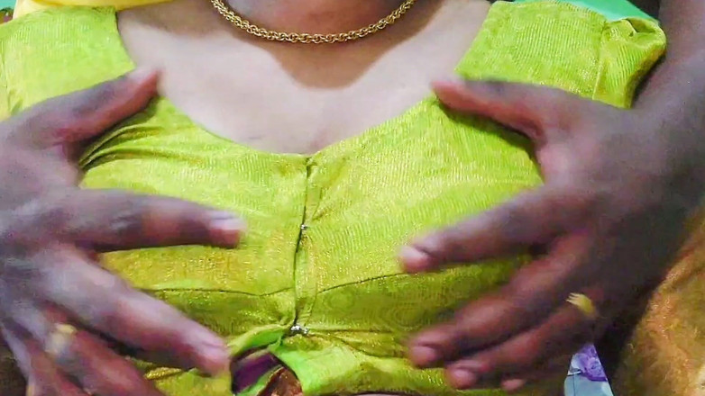 Desi Mohini: Indian Hot Wife Bedroom Came Out Mouth with Boyfriend