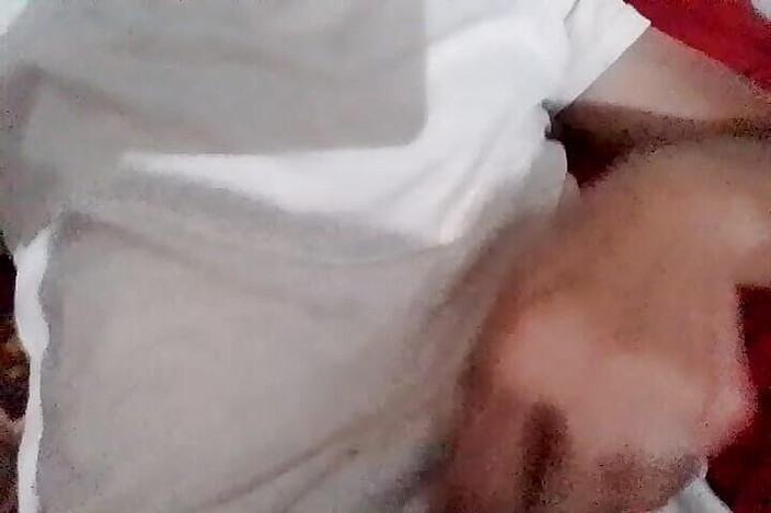 Gangbang straight: かわいいマッサージによるかわいいインドのボディービルダー