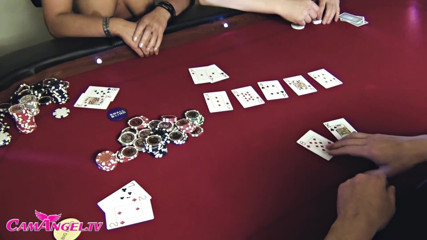 CamAngel: Pusingan poker berkongkek - 2 permaisuri menentang 4 jacks