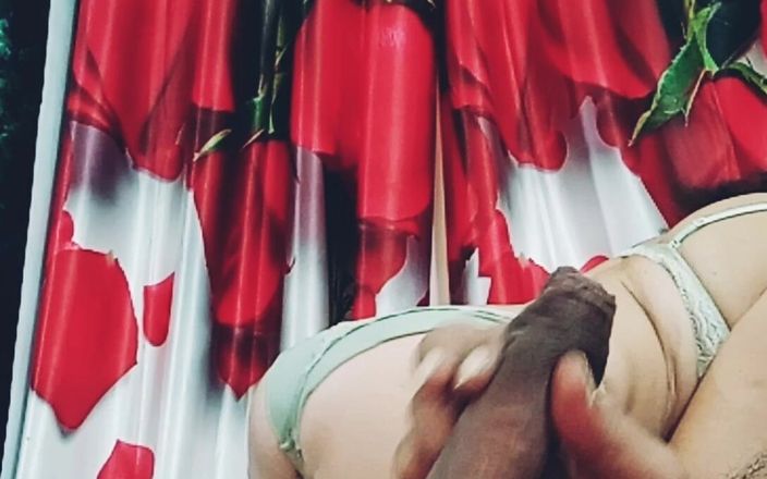 Bolly Karma: 私が彼のペニスをどのように制御するかをご覧ください