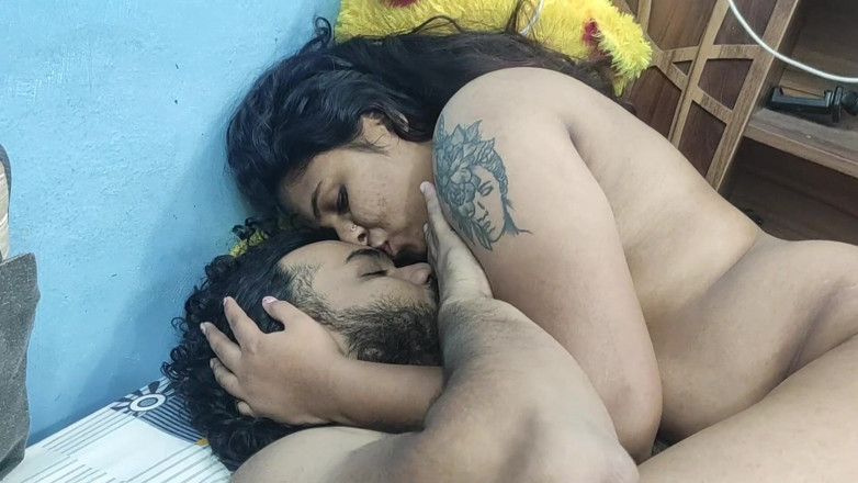 Vaigavarun45: Indisches paar sex mit möpsen lutscht ehefrau und ehemann genießen...