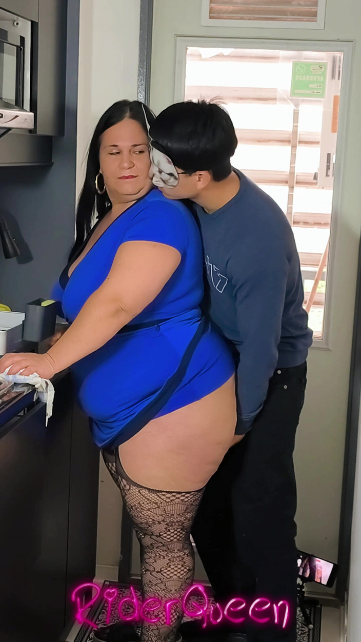 Riderqueen BBW Step Mom Latina Ebony: Mutfakta seks - gerçek üvey anne orta yaşlı seksi iri güzel kadın...