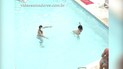 Amateurs videos: Boy films shameless friends naked in the pool